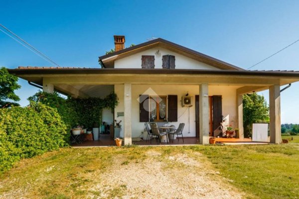 casa indipendente in vendita a Cadelbosco di Sopra