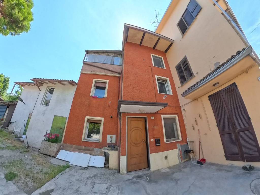 casa indipendente in vendita a Cadelbosco di Sopra in zona Cadelbosco di Sotto