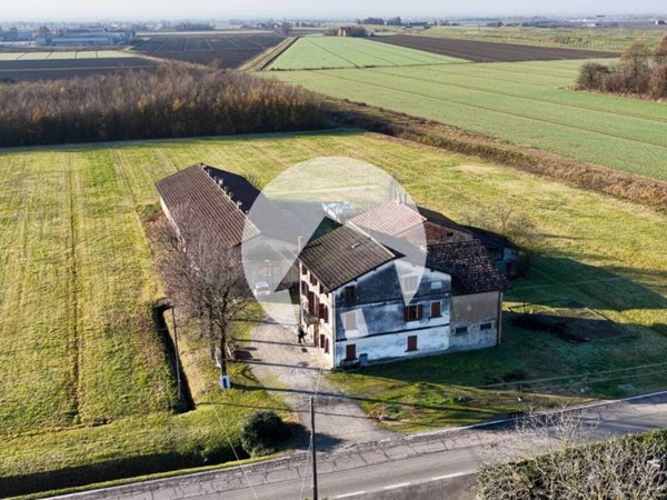 casa indipendente in vendita a Cadelbosco di Sopra in zona Cadelbosco di Sotto