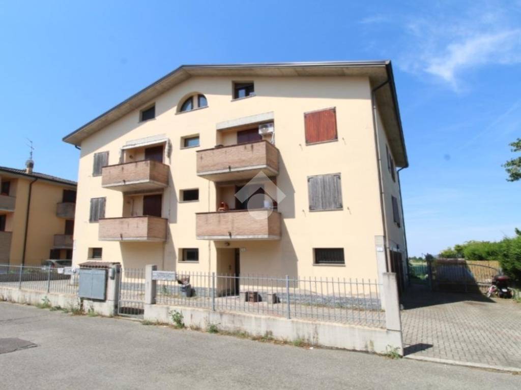 appartamento in vendita a Cadelbosco di Sopra in zona Zurco