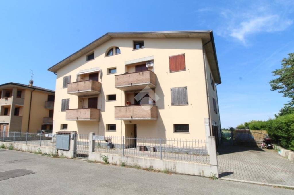 appartamento in vendita a Cadelbosco di Sopra in zona Zurco