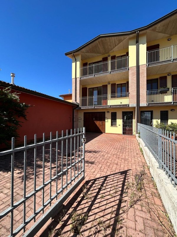 quadrivano in vendita a Cadelbosco di Sopra in zona Zurco