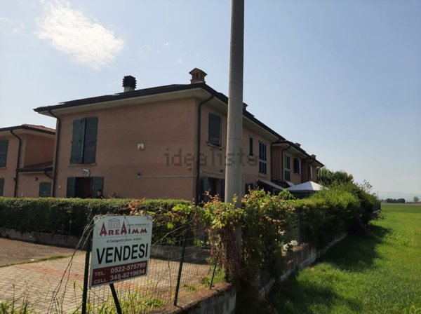 casa indipendente in vendita a Cadelbosco di Sopra
