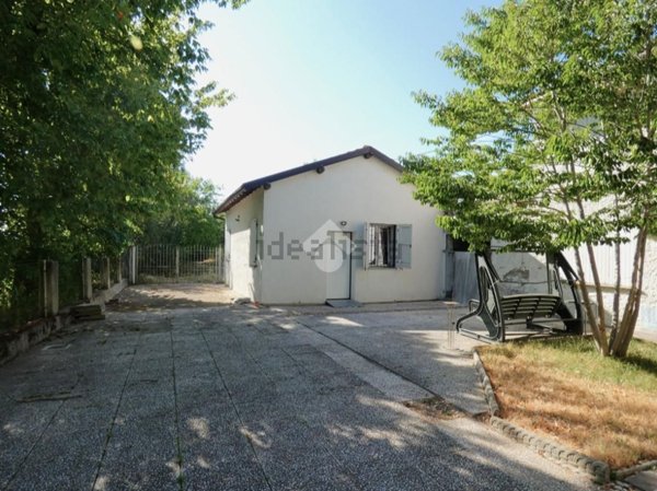 casa indipendente in vendita a Cadelbosco di Sopra in zona Cadelbosco di Sotto