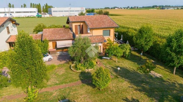 casa indipendente in vendita a Cadelbosco di Sopra