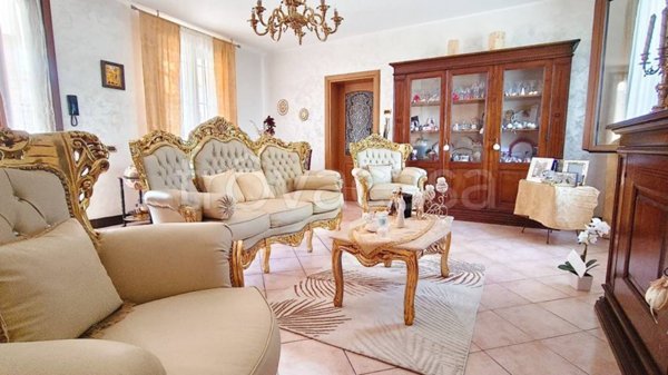 casa indipendente in vendita a Cadelbosco di Sopra in zona Zurco