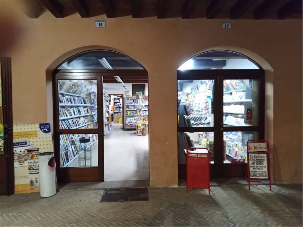 negozio in vendita a Campagnola Emilia