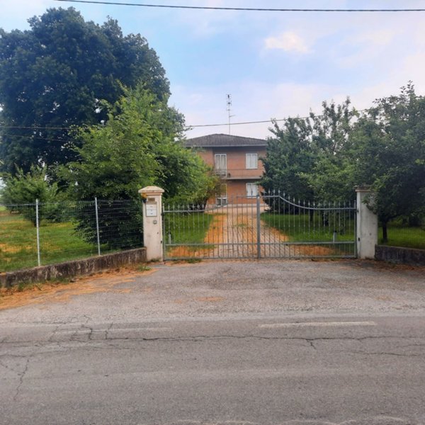 casa indipendente in vendita a Campagnola Emilia
