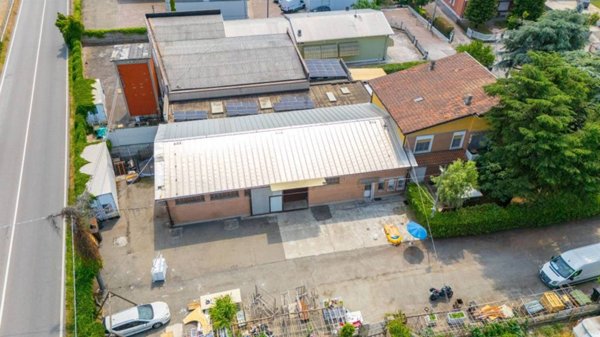 locale commerciale in vendita a Campagnola Emilia