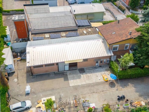 locale commerciale in vendita a Campagnola Emilia