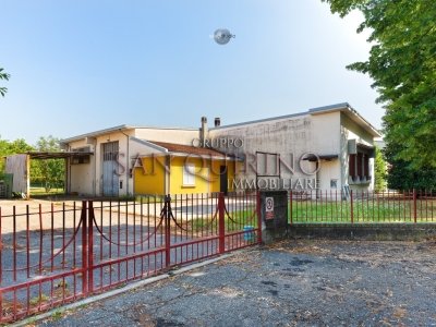 locale commerciale in vendita a Campagnola Emilia