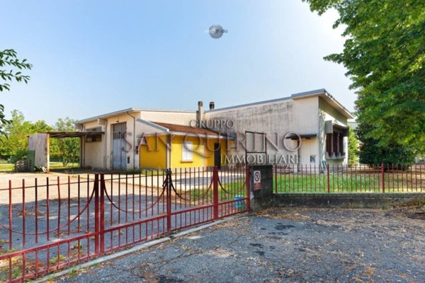 locale commerciale in vendita a Campagnola Emilia