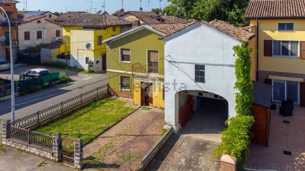 casa indipendente in vendita a Campegine in zona Caprara