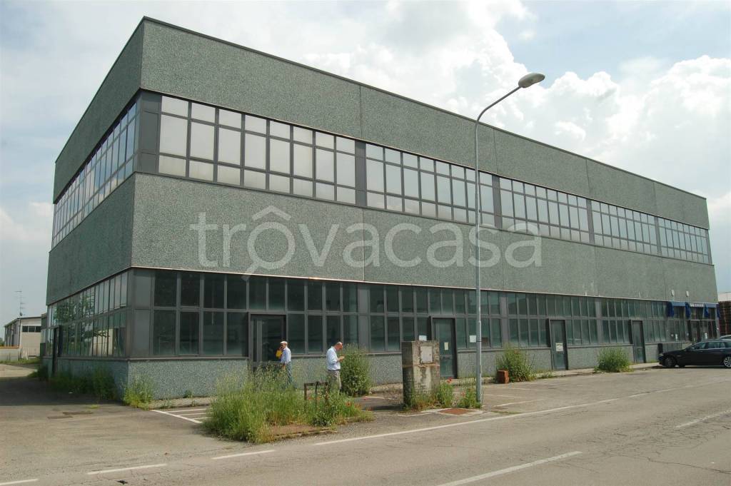 locale commerciale in vendita a Campegine in zona Caprara