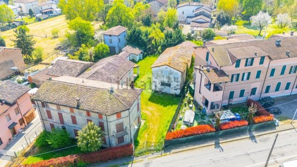 casa indipendente in vendita a Campegine in zona Caprara