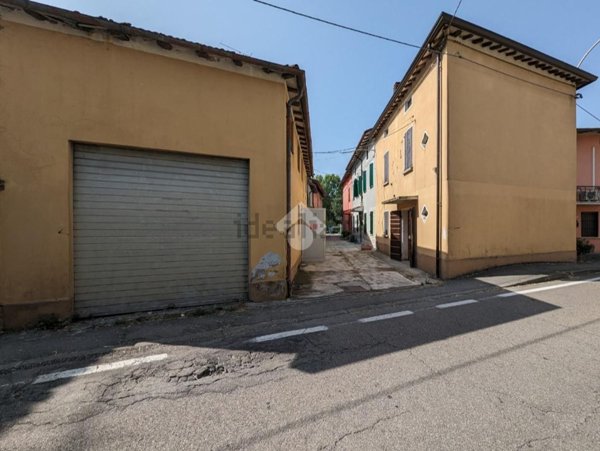 casa indipendente in vendita a Campegine in zona Caprara