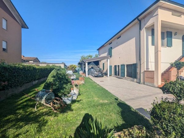 casa indipendente in vendita a Campegine in zona Caprara