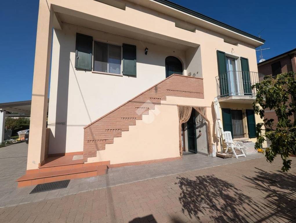 casa indipendente in vendita a Campegine in zona Caprara