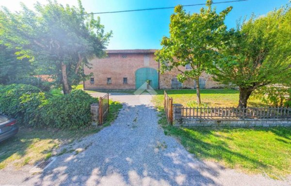 casa indipendente in vendita a Campegine in zona Caprara