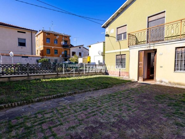 casa indipendente in vendita a Campegine in zona Caprara