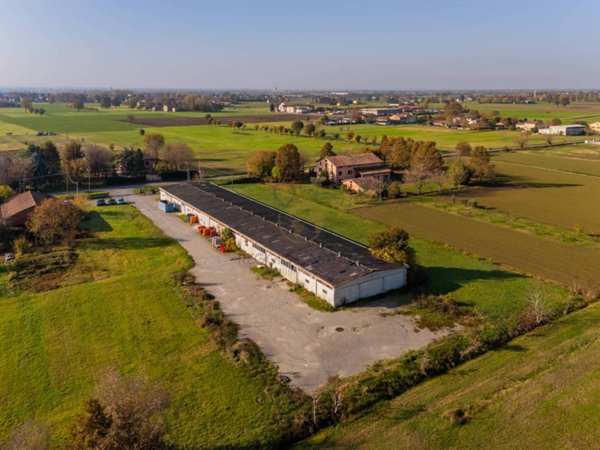 locale commerciale in vendita a Campegine in zona Case Cocconi