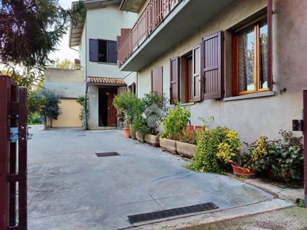 casa semindipendente in vendita a Campegine