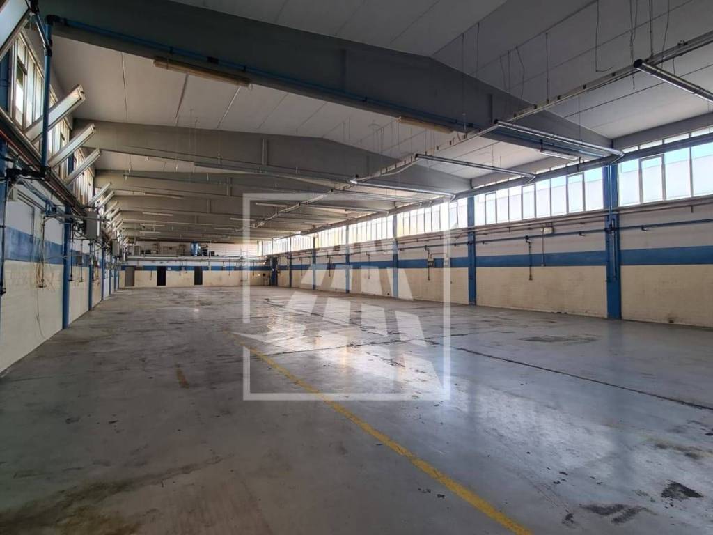 locale commerciale in vendita a Campegine