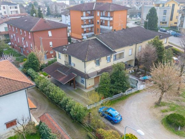 casa indipendente in vendita a Campegine