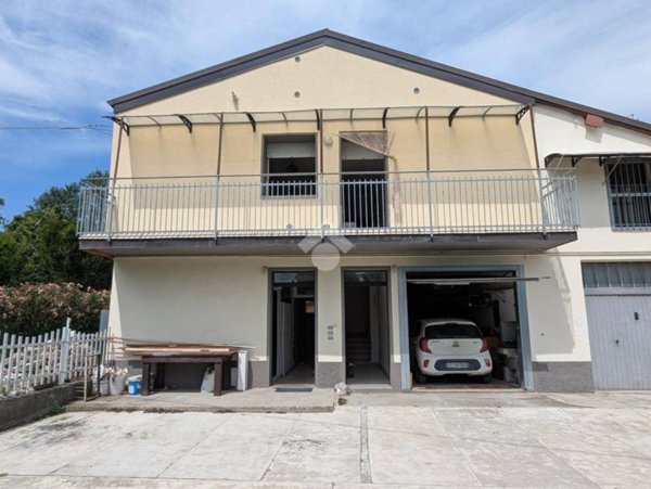 casa indipendente in vendita a Campegine in zona Caprara