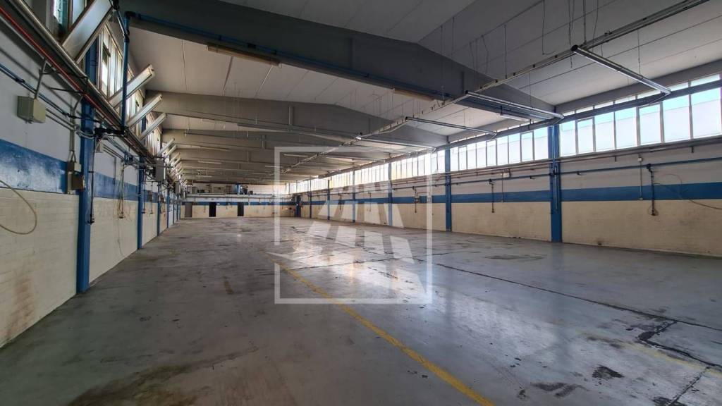 locale commerciale in vendita a Campegine