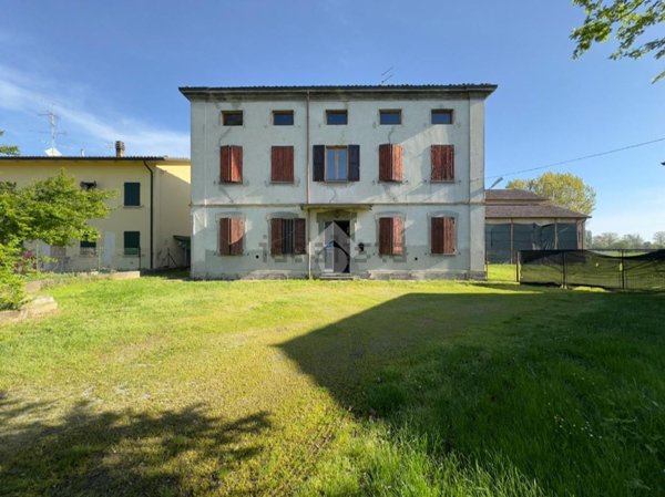 casa indipendente in vendita a Campegine in zona Caprara