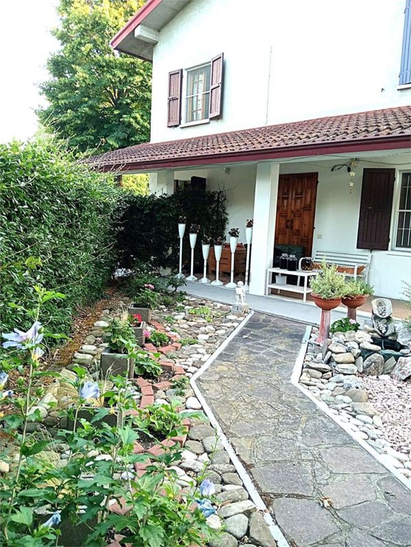casa indipendente in vendita a Campegine in zona Lora