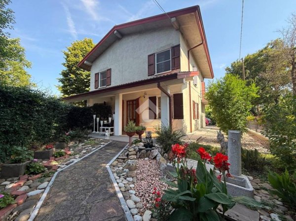 casa indipendente in vendita a Campegine in zona Caprara