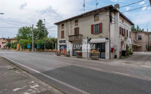 casa indipendente in vendita a Campegine in zona Caprara