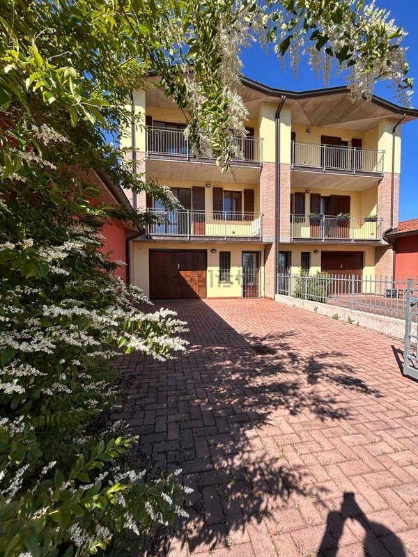 casa indipendente in vendita a Campegine in zona Lora