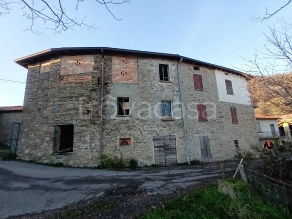 casa indipendente in vendita a Carpineti in zona Spignana
