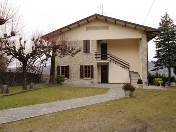 casa indipendente in vendita a Carpineti in zona Villa