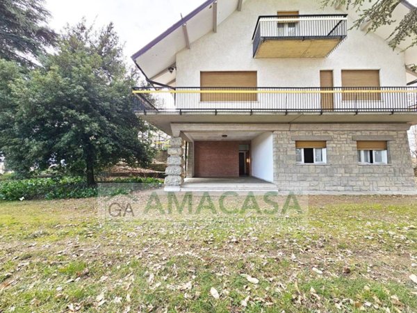 casa indipendente in vendita a Carpineti in zona Villa
