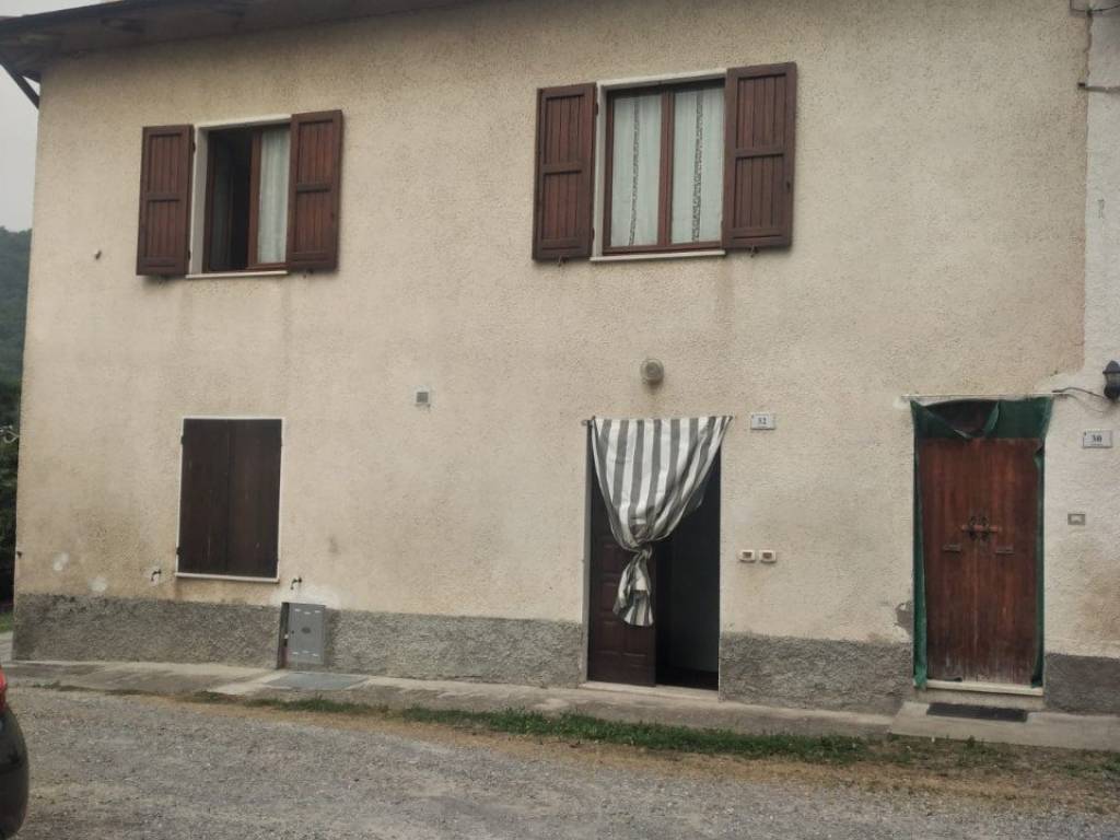 casa indipendente in vendita a Carpineti in zona Pantano