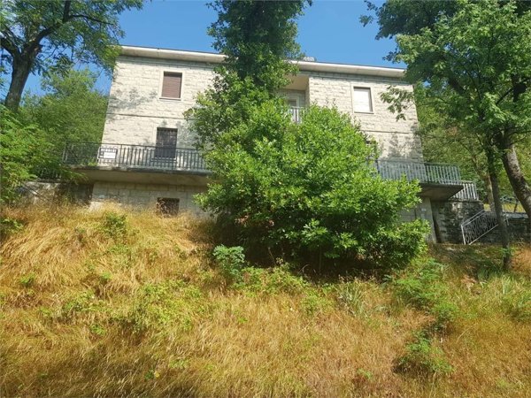 casa indipendente in vendita a Carpineti in zona Valestra