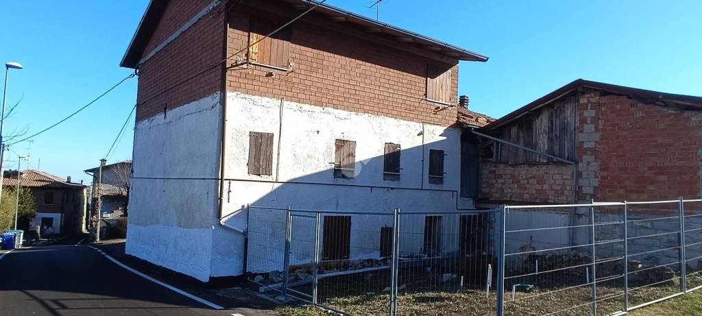 casa indipendente in vendita a Carpineti in zona Valestra