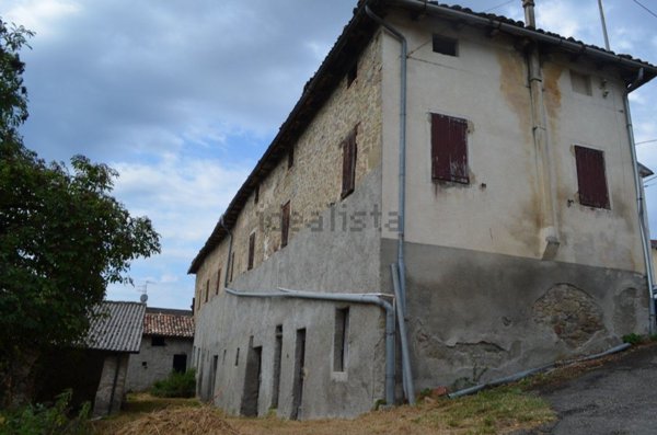 casa indipendente in vendita a Carpineti in zona Savognatica