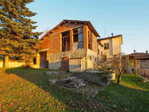 casa indipendente in vendita a Carpineti