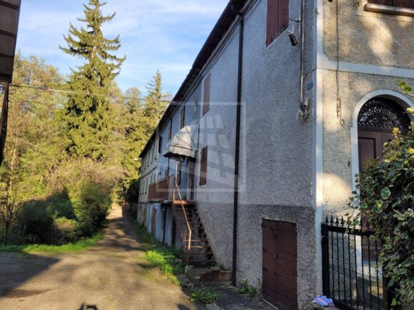 casa indipendente in vendita a Carpineti in zona Valestra