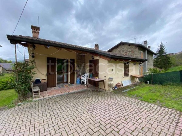 casa indipendente in vendita a Carpineti in zona Villa