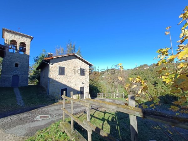 casa indipendente in vendita a Carpineti in zona Campovecchio