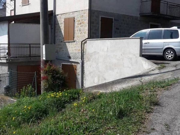 intera palazzina in vendita a Carpineti