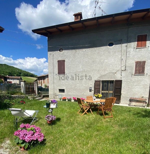 appartamento in vendita a Carpineti in zona Montelago