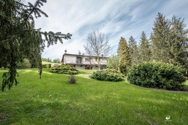 casa indipendente in vendita a Carpineti in zona Villa