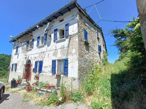 casa indipendente in vendita a Carpineti in zona Marola